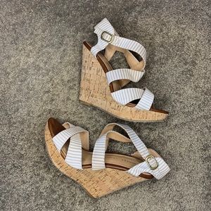White and nude striped wedges